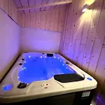 Apartman La Merlere : De Charme & Jacuzzi Langon