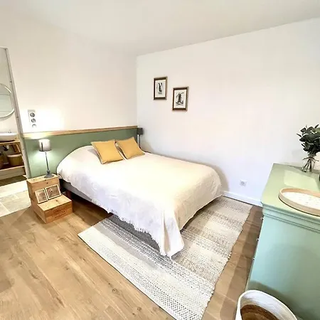 Apartment La Merlere : De Charme & Jacuzzi