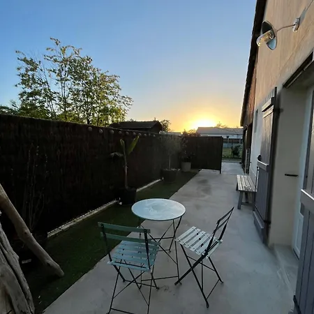 La Merlere : De Charme & Jacuzzi Apartment *