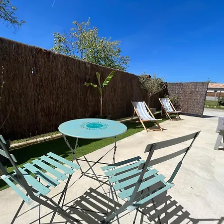 La Merlere : De Charme & Jacuzzi Apartment