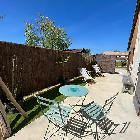 La Merlere : De Charme & Jacuzzi Apartment *