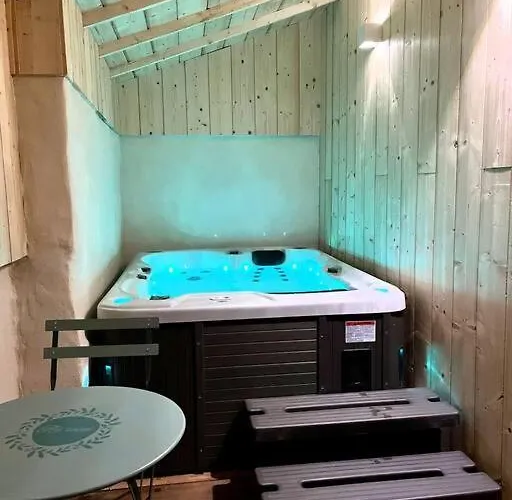 La Merlere : De Charme & Jacuzzi Appartamento