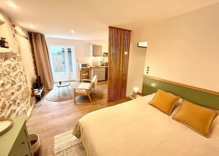 La Merlere : De Charme & Jacuzzi