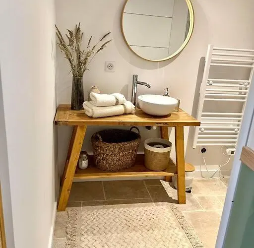 La Merlere : De Charme & Jacuzzi